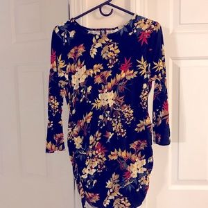 Jessica Simpson Maternity floral  top three quarter sleeves